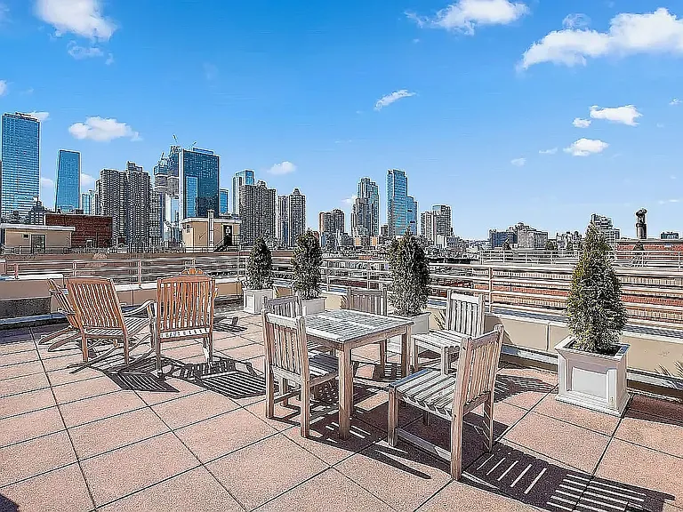 350 W 50th St #3EE — Photo 12