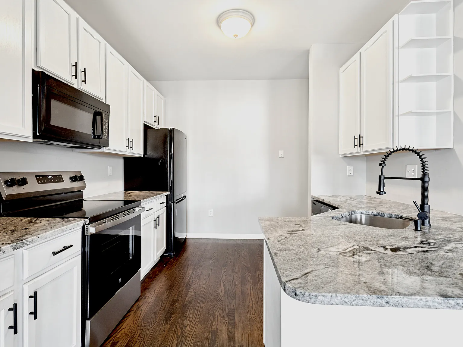 632 Onward Ave — Photo 3