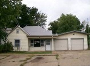 710 E 15th Ave, Winfield, KS 67156