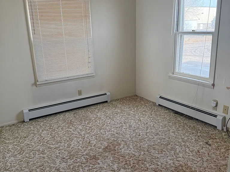 2nd bedroom - two windows