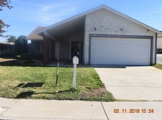 9243 Lake Country Dr, Santee, CA 92071