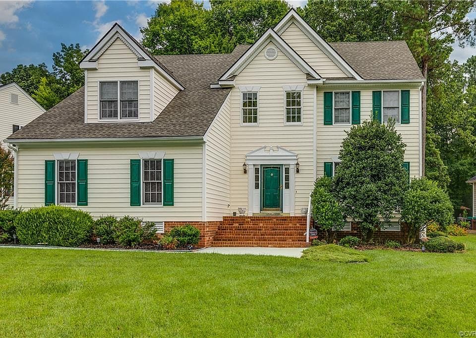 1st image of 606 Fairway Woods Dr