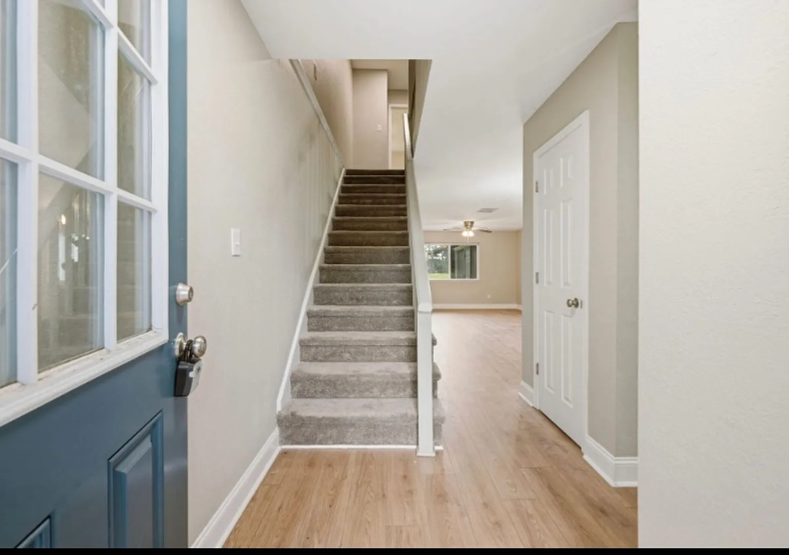 Extensively Renovated Golf Course Townhome In River Bend — Photo 3