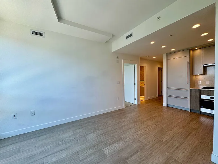 7638 Cambie St #308 — Photo 6