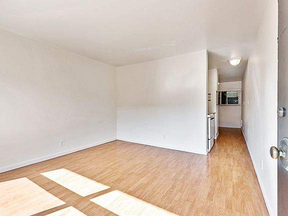 4th image of 1100 Queen Anne Ave N #103