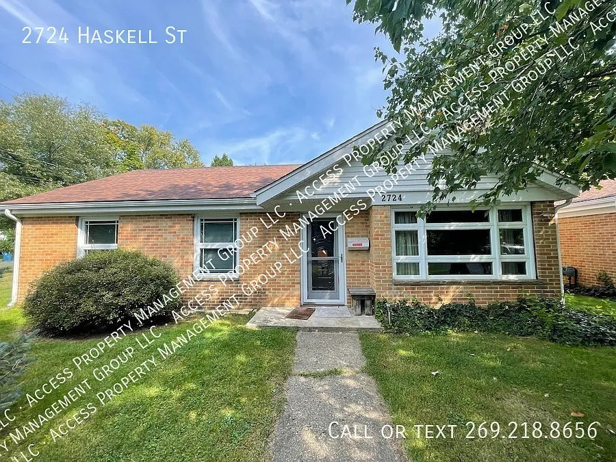 2724 Haskell St photo 1