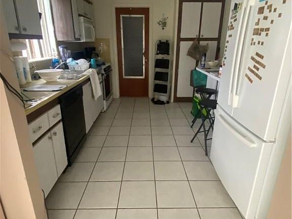 5th image of 826 Gardenside Ct