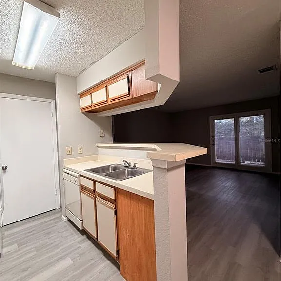 246 Afton Sq #106 — Photo 4