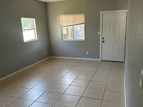 2nd image of 1040 W Tee Cir
