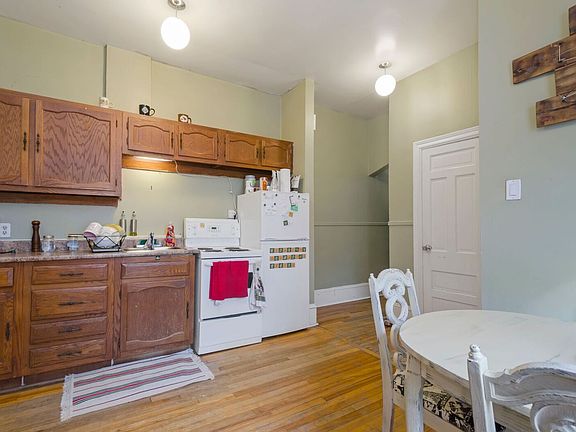 2nd image of 152 Goulburn Ave #2