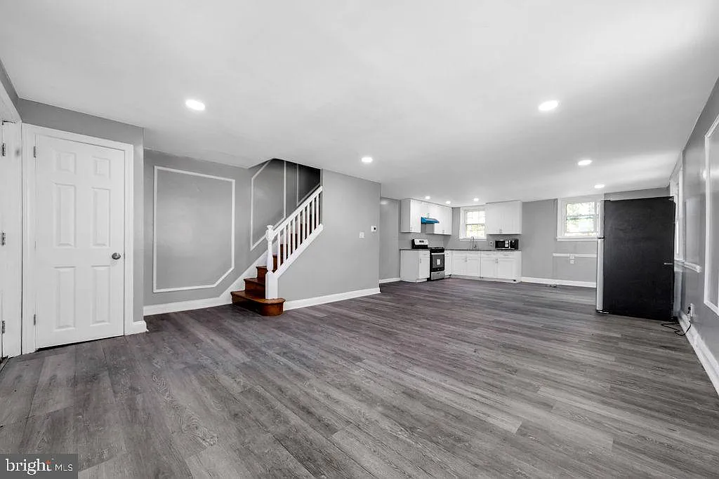 3 bed, 1.0 bath, 1368 sqft, $1,900 — Photo 3