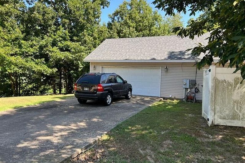 1st image of 1 Spring Ln