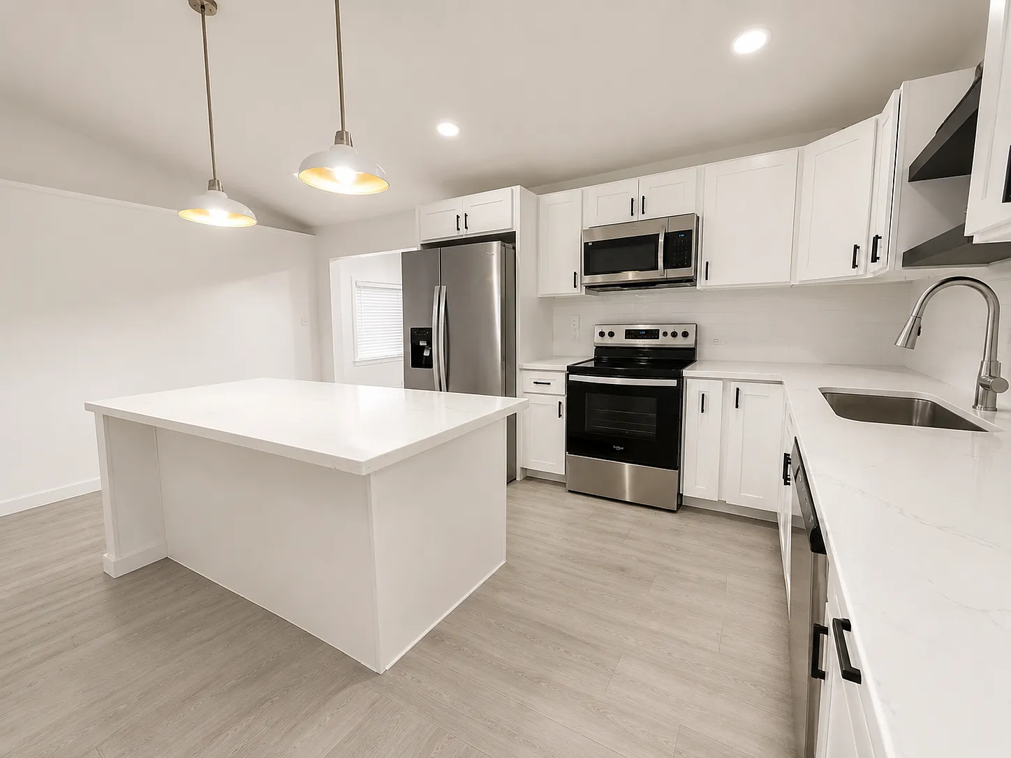 5 bed, 1755 sqft, $4,900 — Photo 1