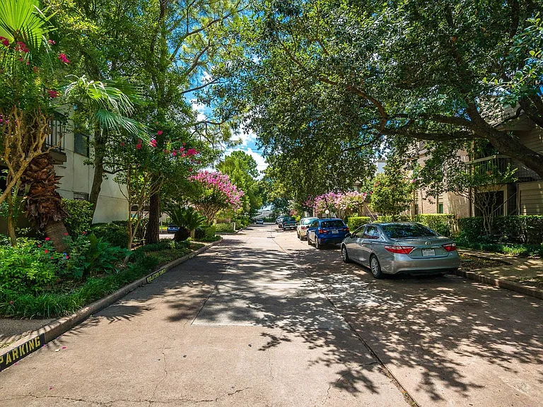 10047 Westpark Dr #49 — Photo 30