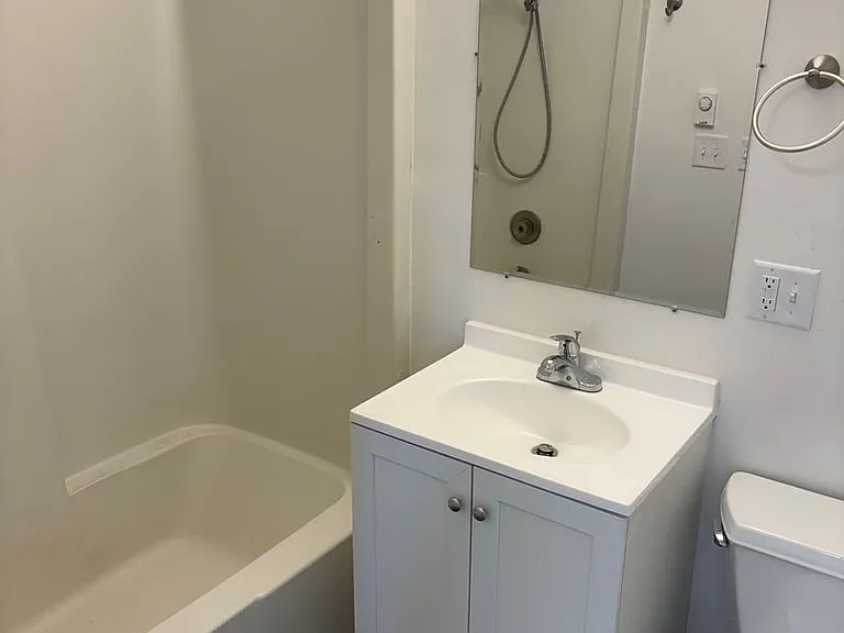 834 N Bell St — Photo 6