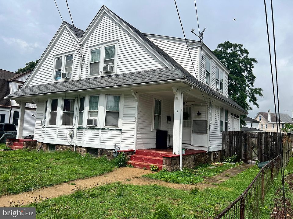 2nd image of 15-17 E Washington St