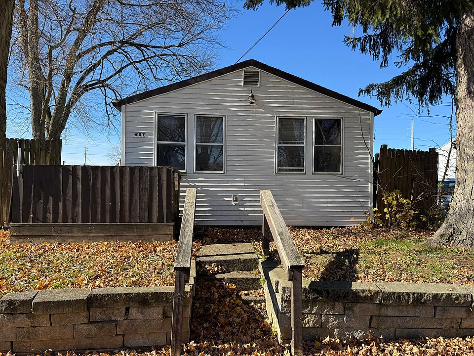 2nd image of 607 Smith St