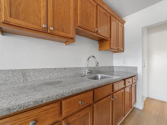 4th image of 1922 Locust Ave #6