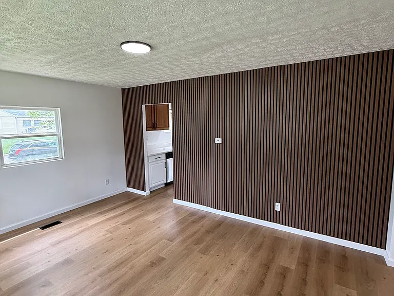 608 Schuyler Dr — Photo 3