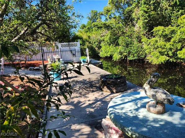 1370 Harbor View Dr, North Fort Myers, FL 33917