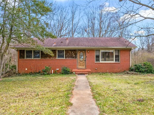 2581 Hyde St, Burlington, NC 27217