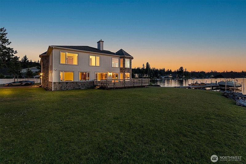 5th image of 1555 Fairview Street