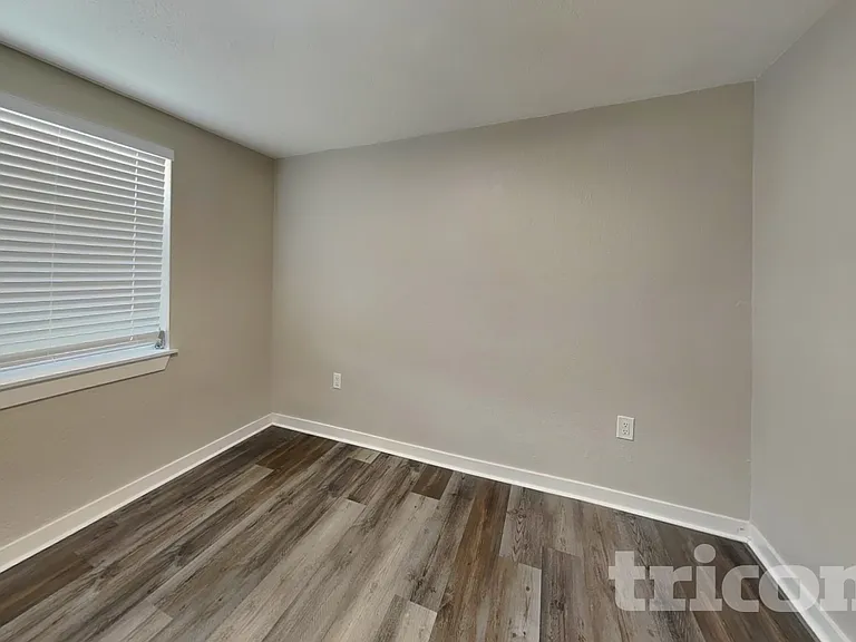 7330 Cass Cir — Photo 10