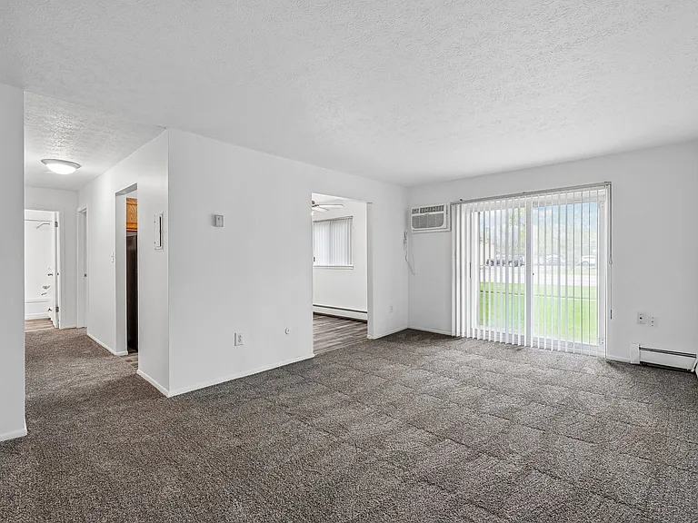 Dearborn Club Apartments — Photo 15