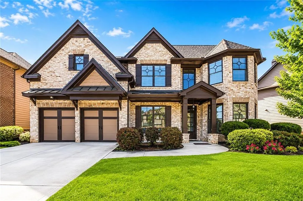 5 bed, 3.0 bath, 3286 sqft, $3,000 — Photo 1