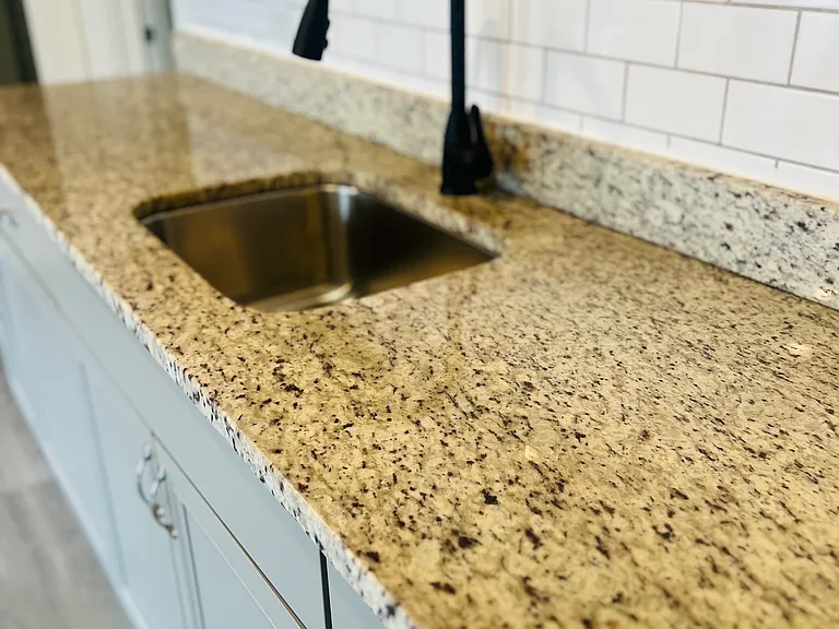 31 Russell St #3R — Photo 1