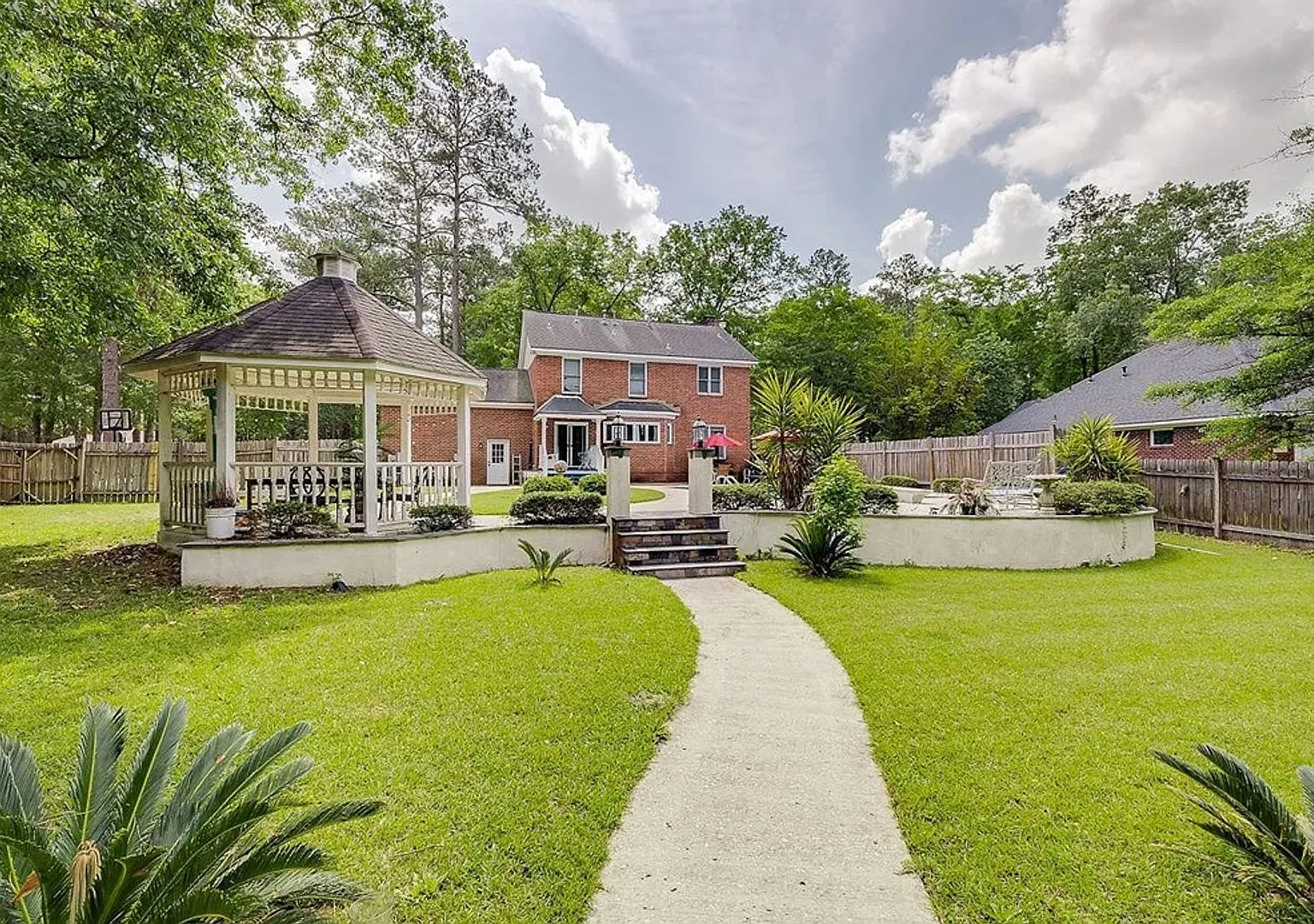 Stunning 4 Bed, 3 Bath Home with Pool in Exclusive Silverwood Gated Community! — Photo 4