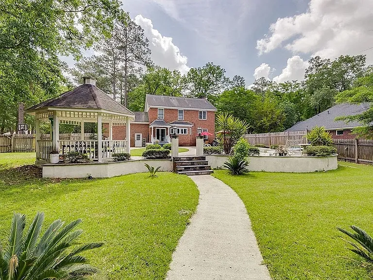 113 Cypress Dr — Photo 4