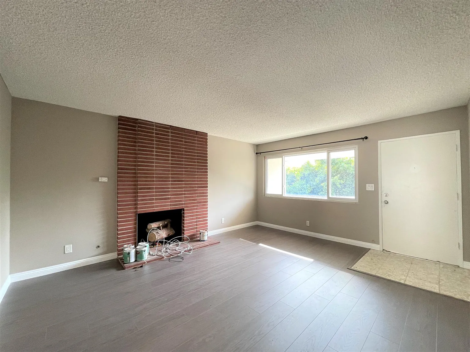 233 S 3rd Ave — Photo 3