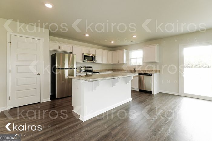 2nd image of 210 Western Red Cedar Dr