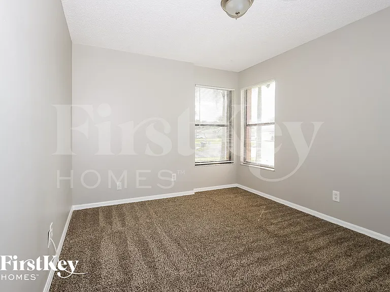 1401 SW Sudder Ave — Photo 11