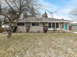 5310 Millshire Rd, Greendale, WI 53129
