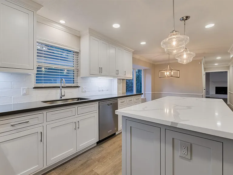 15203 Camelback Ct — Photo 4