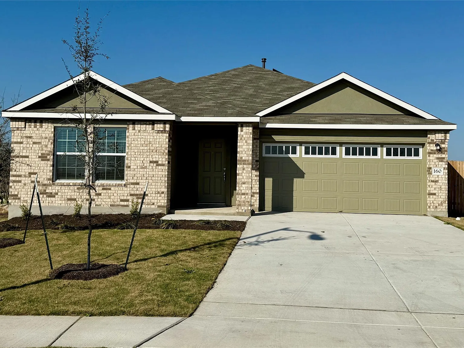4 bed, 3.0 bath, 2300 sqft, $2,345 — Photo 2