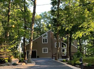 106 Magnolia Ln, Greentown, PA 18426