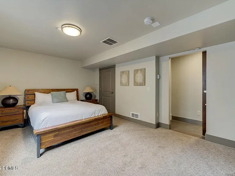 5662 Oslo Ln — Photo 32