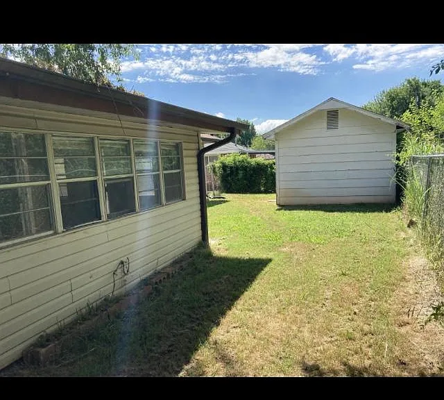 1400 Thompson Dr — Photo 12