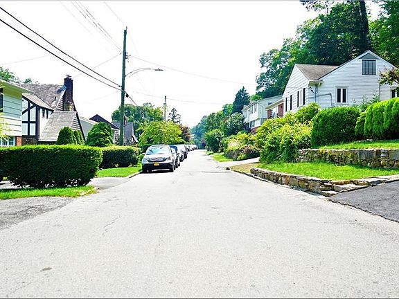 5th image of 145 Brookdale Dr