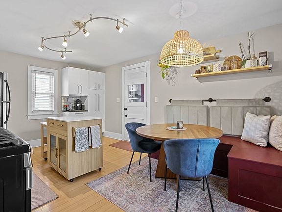5th image of 217 22nd Ave NE #2