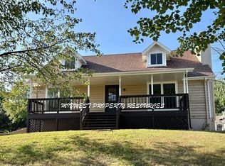 2000 NE Dill Dr, Lees Summit, MO 64086