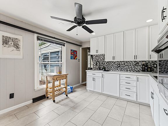 5th image of 305 English Creek Rd