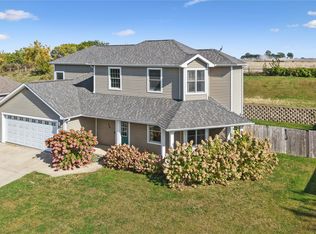 778 182nd Ave, Pella, IA 50219