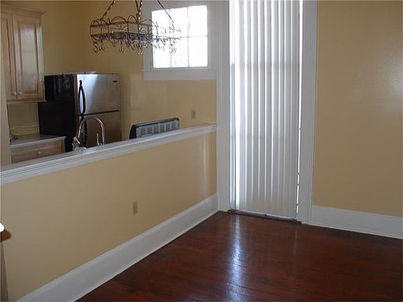 2nd image of 1440 Magazine St