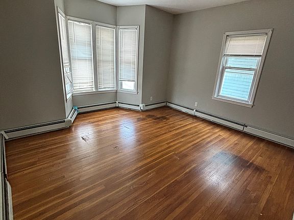 2nd image of 34 Burnett St Floor 2