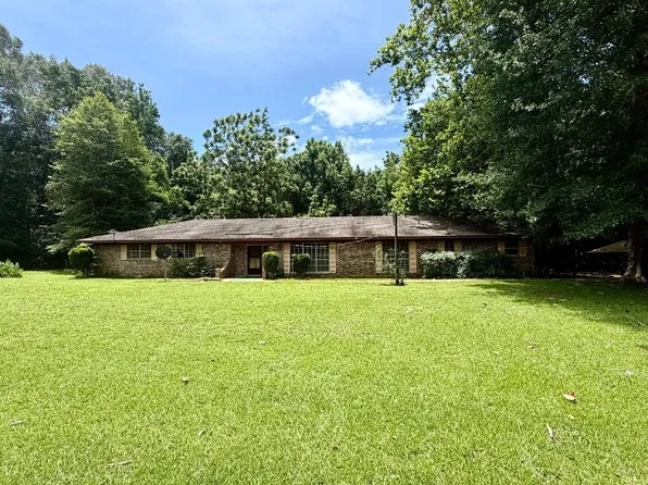 257 Bacle Rd, Coushatta, LA 71019