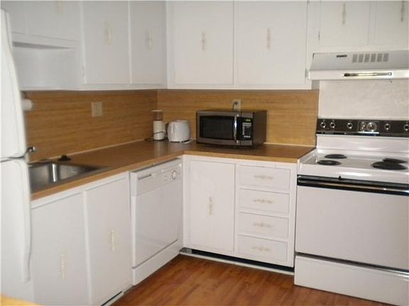 5th image of 200 Lakeview Dr APT 302